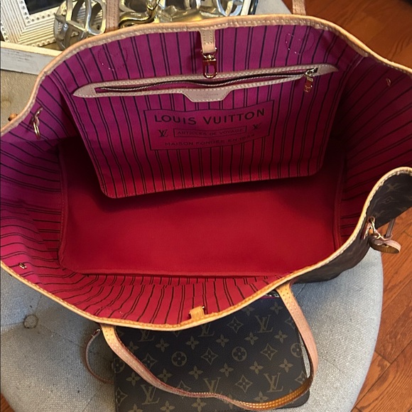 Authentic Louis Vuitton GM Neverfull monogram Pivoine & wristlet - Picture 4 of 14